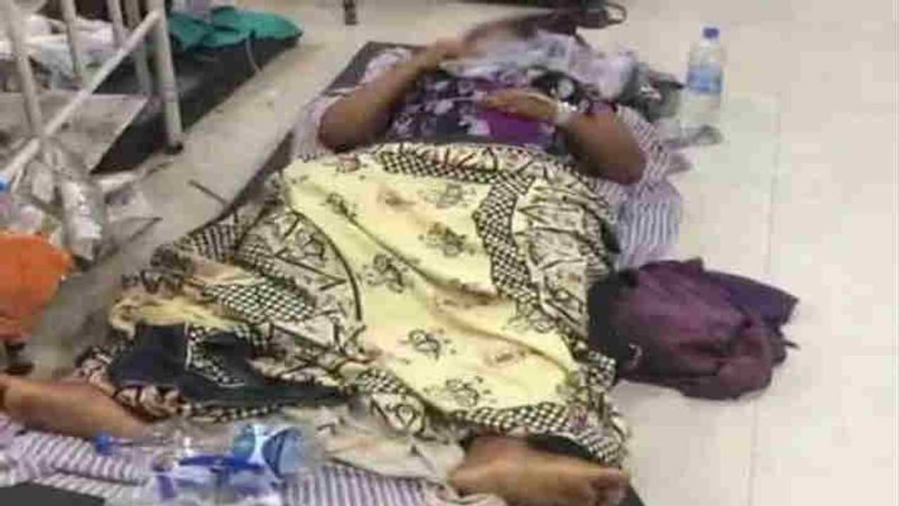 शर्मनाकः बड़े भाई ने छोटे भाई की पत्नी और बेटी पर फेंका तेजाब, बुढ़ी दादी भी दरिंदगी में रही शामिल शर्मनाकः बड़े भाई ने छोटे भाई की पत्नी और बेटी पर फेंका तेजाब, बुढ़ी दादी भी दरिंदगी में रही शामिल