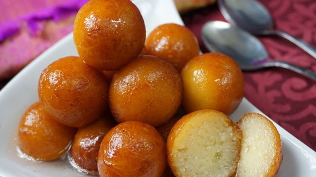 വായിലിട്ടാൽ അലിഞ്ഞ് പോകുന്ന ഗുലാബ് ജാമുൻ തയ്യാറാക്കാം വായിലിട്ടാൽ അലിഞ്ഞ് പോകുന്ന ഗുലാബ് ജാമുൻ തയ്യാറാക്കാം