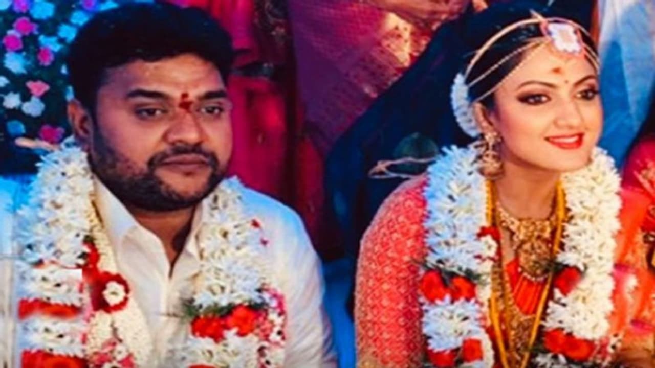 தொழிலதிபருடன் பிரபல நடிகைக்கு டும் டும் டும்! குவியும் வாழ்த்து!