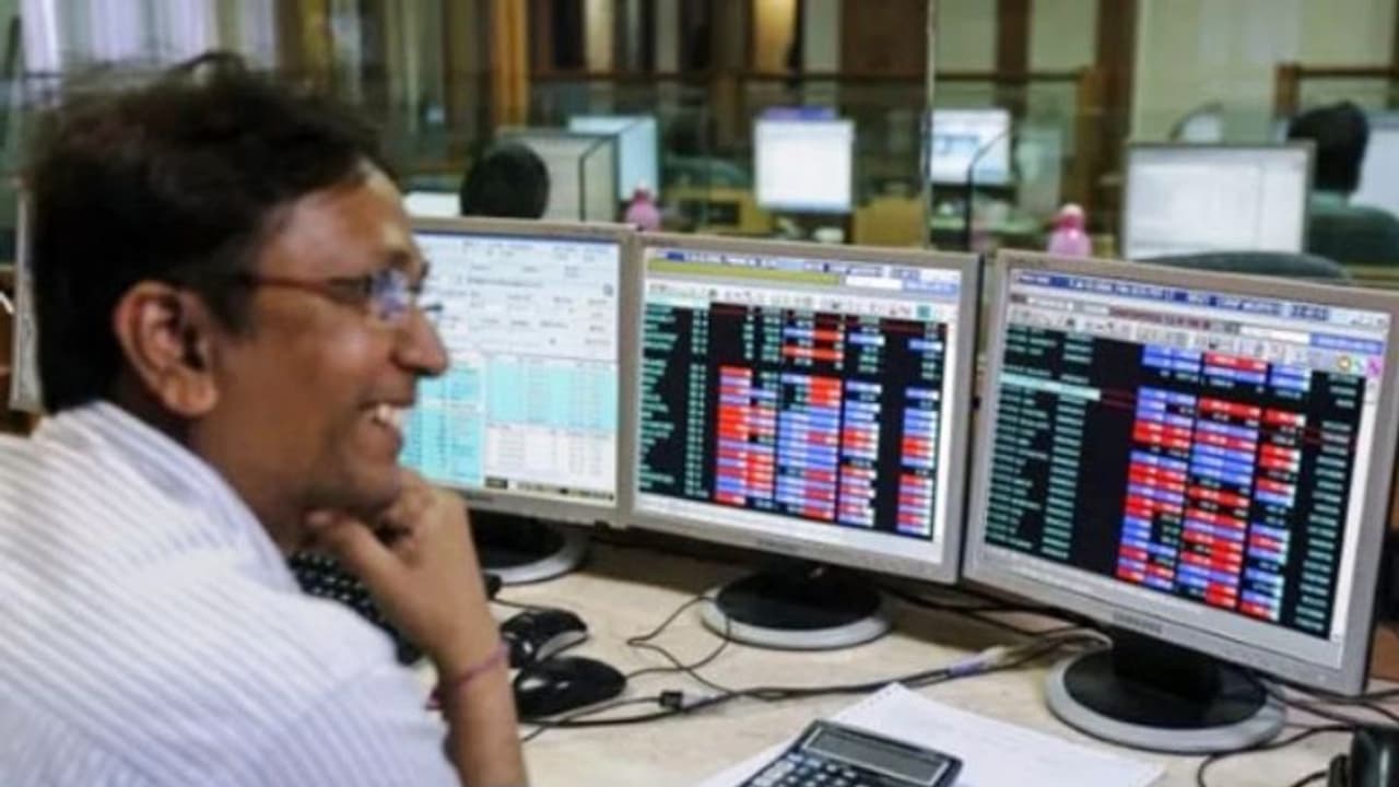 లాభాల్లో స్టాక్ మార్కెట్లు...భారీగా సెన్సెక్స్ రికవరీ... లాభాల్లో స్టాక్ మార్కెట్లు...భారీగా సెన్సెక్స్ రికవరీ...