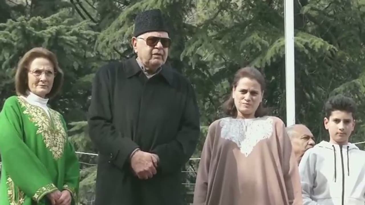 ৭ মাস পরে ছেলের সঙ্গে দেখা ফারুক আব্দুল্লার, রাজনৈতিক ব্যক্তিত্বদের মুক্তির দাবি আজাদের ৭ মাস পরে ছেলের সঙ্গে দেখা ফারুক আব্দুল্লার, রাজনৈতিক ব্যক্তিত্বদের মুক্তির দাবি আজাদের