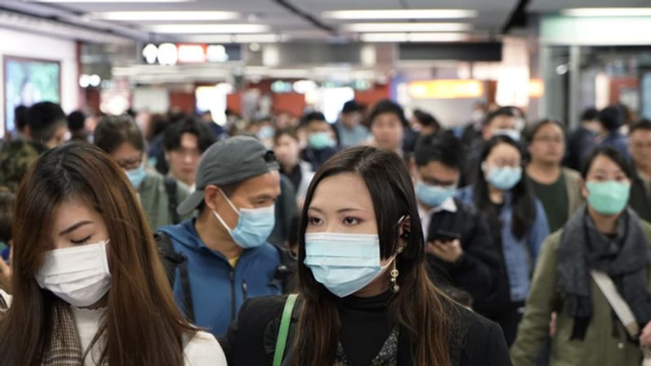 കൊവിഡ് 19; അഞ്ച് ദിവസമാകുമ്പോൾ ലക്ഷണങ്ങൾ കണ്ട് തുടങ്ങുമെന്ന് പുതിയ പഠനം കൊവിഡ് 19; അഞ്ച് ദിവസമാകുമ്പോൾ ലക്ഷണങ്ങൾ കണ്ട് തുടങ്ങുമെന്ന് പുതിയ പഠനം