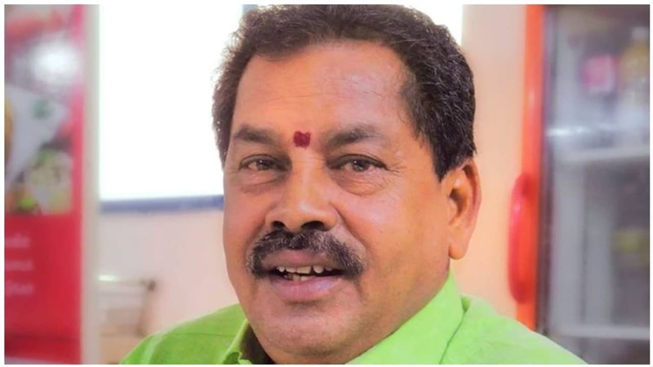 கொரோனா வைரஸுக்கு கட்டம் போட்டு ஜாதக கணிப்பு... அதிர வைக்கும் பிரபல ஜோதிடர்..! கொரோனா வைரஸுக்கு கட்டம் போட்டு ஜாதக கணிப்பு... அதிர வைக்கும் பிரபல ஜோதிடர்..!