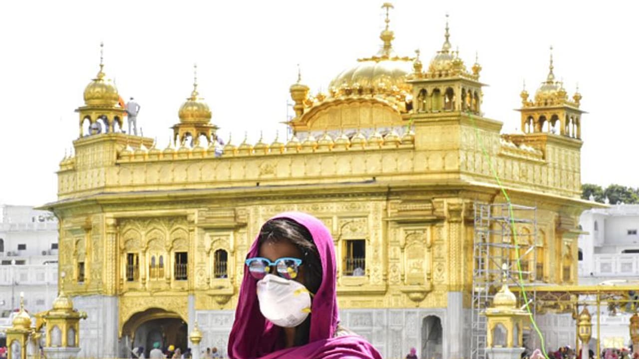 ভারতে করোনা আক্রান্তের সংখ্যা ১৩৭, বেসরকারি সংস্থাকে বিনামূল্য করোনার জীবানু পরীক্ষার আবেদন কেন্দ্রের