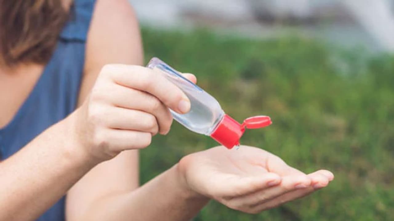 കൊവിഡ് 19; 5000 കുപ്പി വ്യാജ സാനിറ്റൈസര്‍ പിടിച്ചു