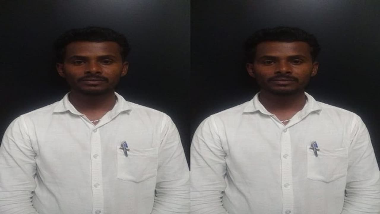 ಬೆಂಗಳೂರು: ಹಗಲಿನಲ್ಲೇ ಯುವತಿ ಖಾಸಗಿ ಅಂಗಾಂಗ ಮುಟ್ಟಿದ್ದ ಕ್ಯಾಬ್ ಚಾಲಕ ಸಿಕ್ಕಿಬಿದ್ದ ಬೆಂಗಳೂರು: ಹಗಲಿನಲ್ಲೇ ಯುವತಿ ಖಾಸಗಿ ಅಂಗಾಂಗ ಮುಟ್ಟಿದ್ದ ಕ್ಯಾಬ್ ಚಾಲಕ ಸಿಕ್ಕಿಬಿದ್ದ