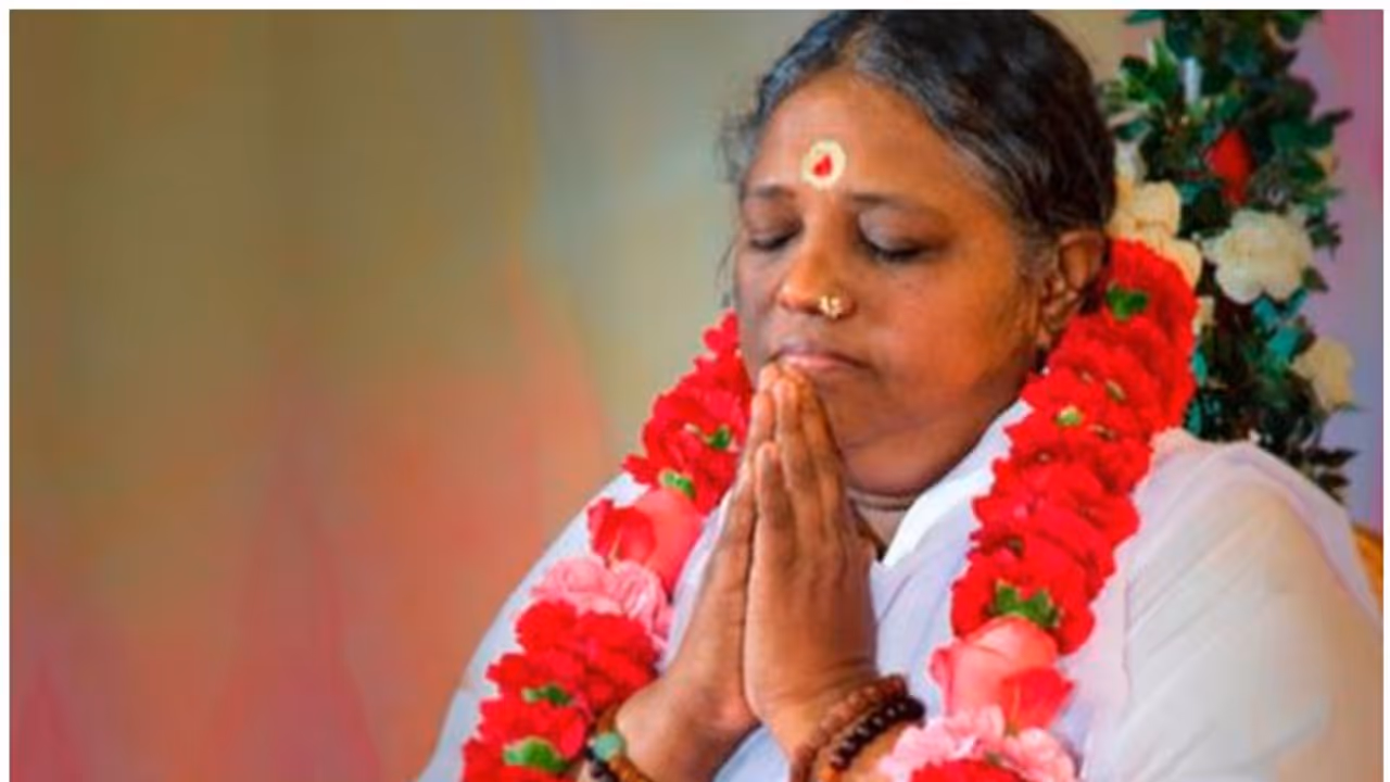 Mata Amritanandamayi sends Rakhi greetings to Prime Minister Narendra Modi Mata Amritanandamayi sends Rakhi greetings to Prime Minister Narendra Modi