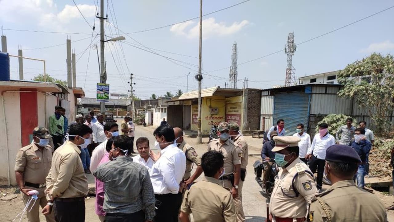 ಕೊರೋನಾ ಸೋಂಕು: ಮೃತ ವೃದ್ಧ ವಾಸವಿದ್ದ ಸ್ಥಳದಲ್ಲಿ ಆತಂಕದ ವಾತಾವರಣ! ಕೊರೋನಾ ಸೋಂಕು: ಮೃತ ವೃದ್ಧ ವಾಸವಿದ್ದ ಸ್ಥಳದಲ್ಲಿ ಆತಂಕದ ವಾತಾವರಣ!