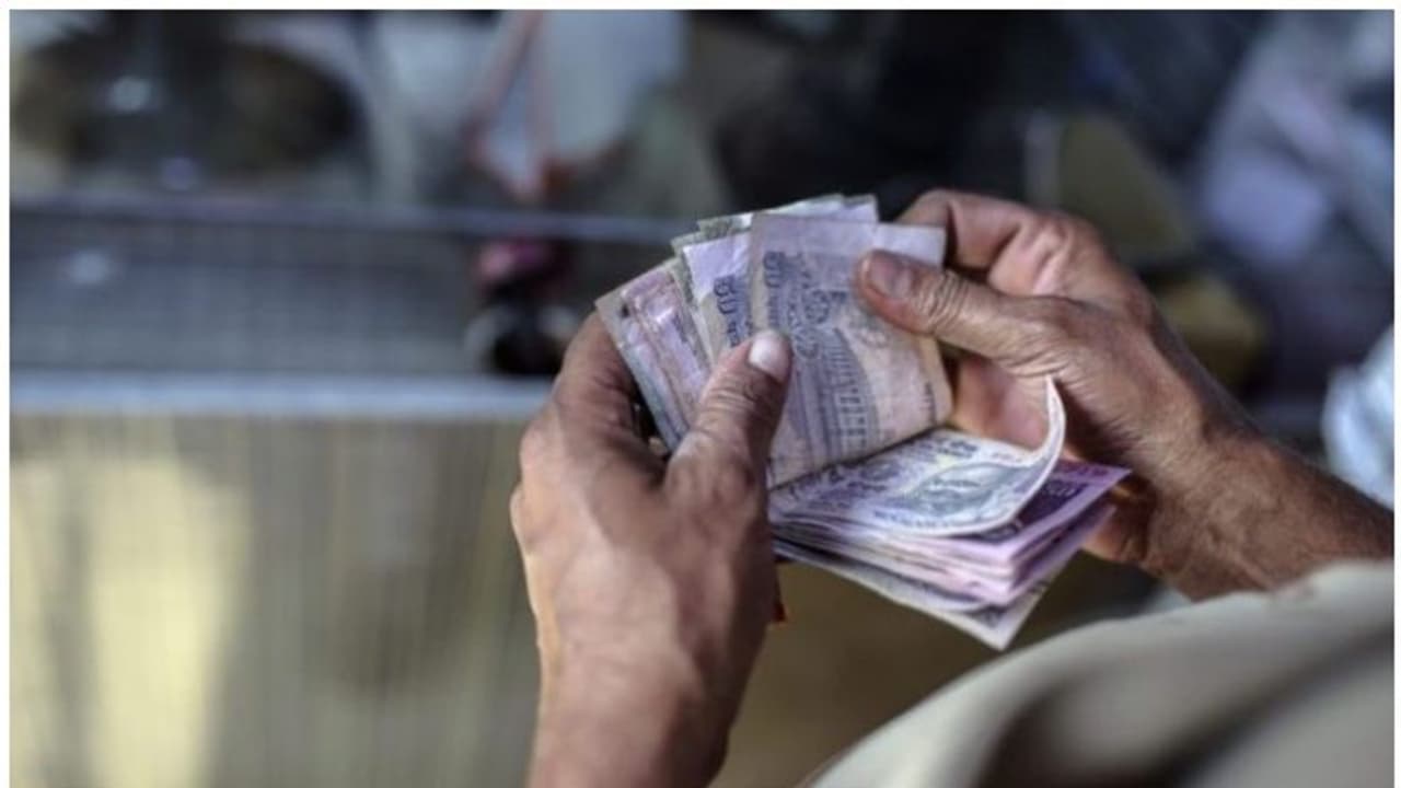 ബാറുകളില്‍ നിന്ന് മാസപ്പടി വാങ്ങി; മൂന്ന് എക്സൈസ് ഉദ്യോഗസ്ഥര്‍ക്ക് സസ്പെന്‍ഷന്‍