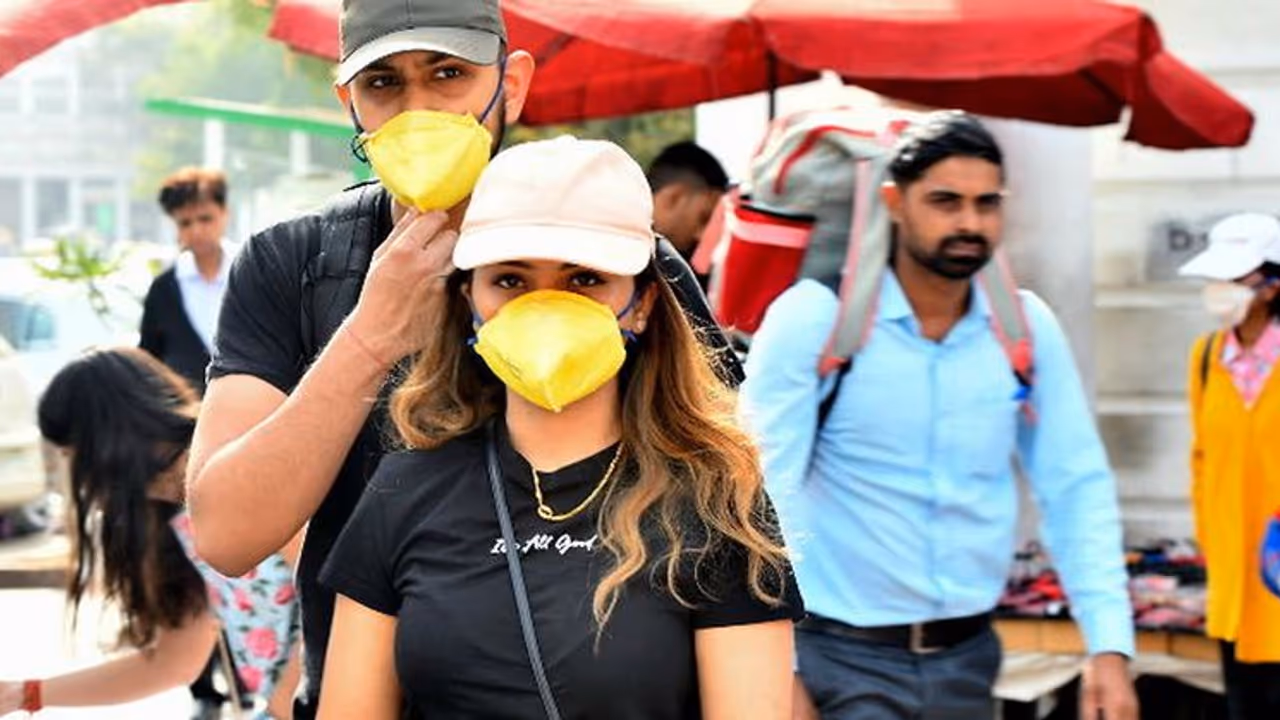 করোনাভাইরাস যুদ্ধে জিতে যাচ্ছে ভারত, সুস্থ হয়ে উঠলেন আরও সাত রোগী করোনাভাইরাস যুদ্ধে জিতে যাচ্ছে ভারত, সুস্থ হয়ে উঠলেন আরও সাত রোগী