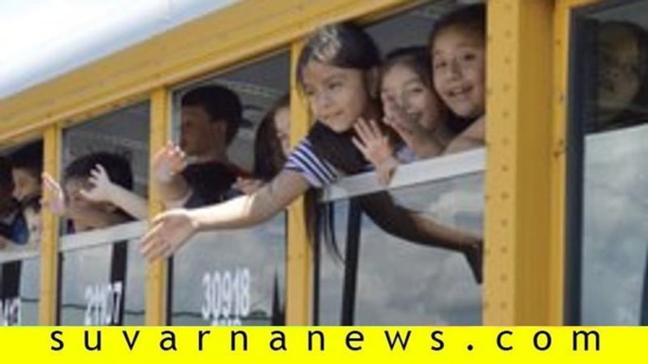 ಬಸ್ನಲ್ಲಿ ಹೋಗೋವಾಗ ಕೈ ಹೊರಗೆ ಹಾಕಿದ, ಕೈ ಕಟ್..! ಬಸ್ನಲ್ಲಿ ಹೋಗೋವಾಗ ಕೈ ಹೊರಗೆ ಹಾಕಿದ, ಕೈ ಕಟ್..!