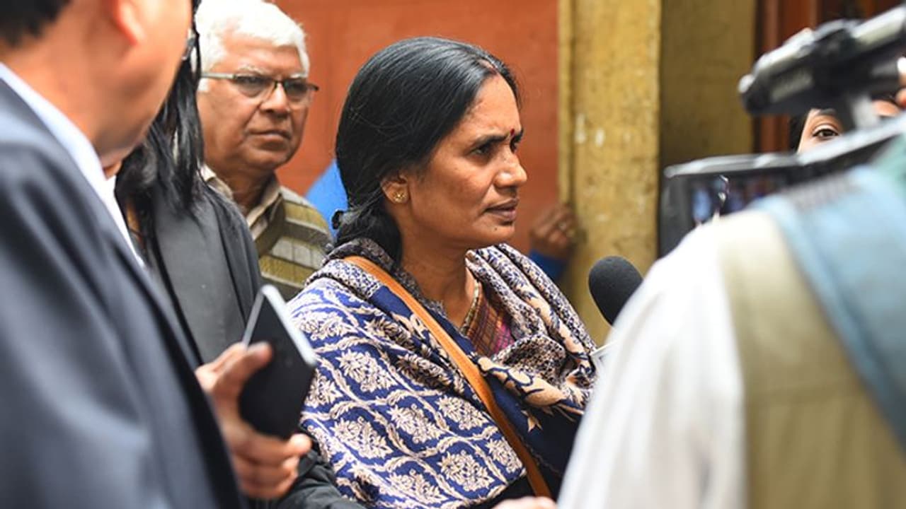 తేదీలు మారతాయేమో అంతే.. శిక్ష తప్పదు: నిర్భయ తల్లి వ్యాఖ్యలు తేదీలు మారతాయేమో అంతే.. శిక్ష తప్పదు: నిర్భయ తల్లి వ్యాఖ్యలు