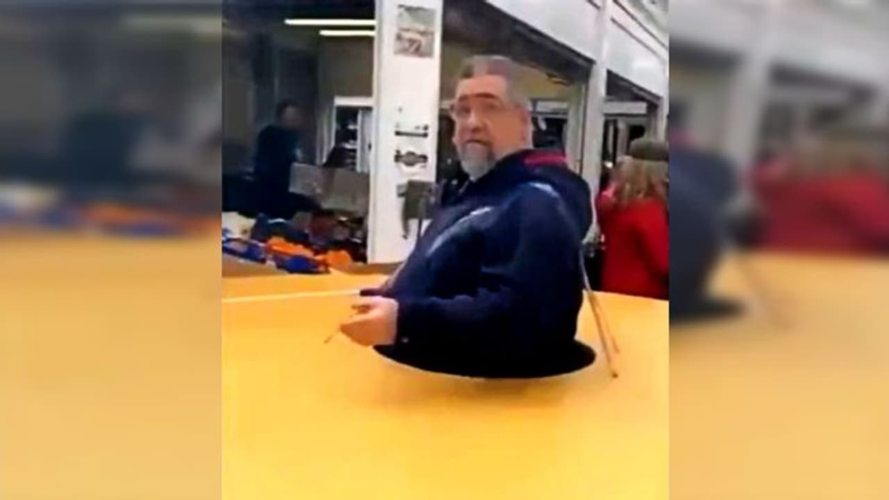 কার্ডবোর্ডের চাকতির মাঝে একটি ফুঁটো, বাঁচিয়ে দিতে পারে করোনা সংক্রমণ থেকে, দেখুন ভিডিও কার্ডবোর্ডের চাকতির মাঝে একটি ফুঁটো, বাঁচিয়ে দিতে পারে করোনা সংক্রমণ থেকে, দেখুন ভিডিও