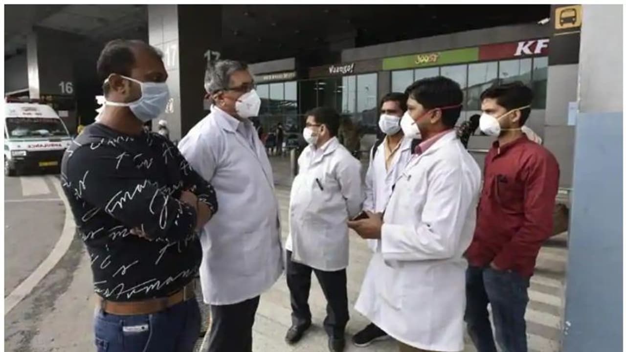 കൊവിഡ് 19: തീഹാർ ജയിൽ തടവുകാരെ പരിശോധിച്ചു; ജയിലിനുള്ളിൽ ഐസോലേഷൻ വാർഡ് സജ്ജം കൊവിഡ് 19: തീഹാർ ജയിൽ തടവുകാരെ പരിശോധിച്ചു; ജയിലിനുള്ളിൽ ഐസോലേഷൻ വാർഡ് സജ്ജം