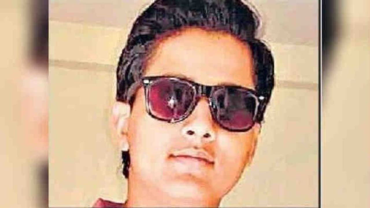 खेतों में पसीना बहाकर गरीब किसान ने बेटे को पढ़ाया, उसी बेटे ने अब किया गेट की परीक्षा में टॉप खेतों में पसीना बहाकर गरीब किसान ने बेटे को पढ़ाया, उसी बेटे ने अब किया गेट की परीक्षा में टॉप