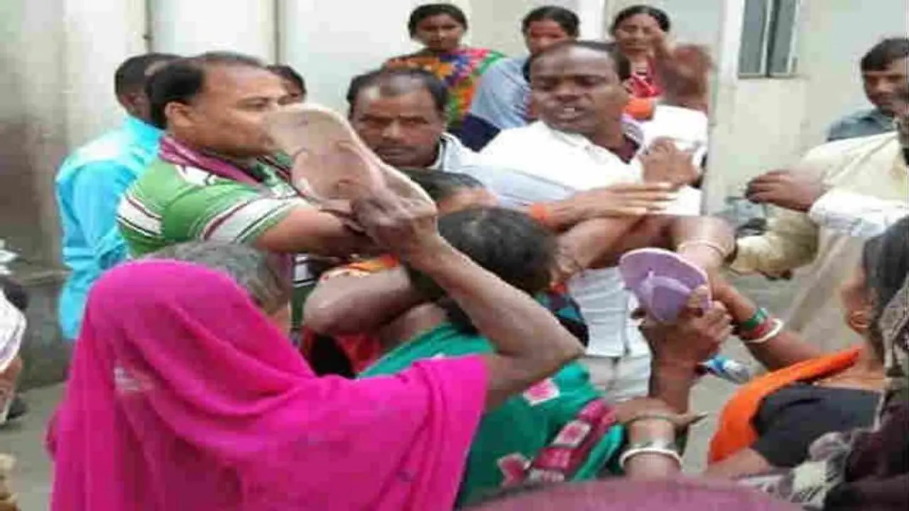 प्रेमिका को शॉपिंग कराने निकले पति को बीच सड़क पर पत्नी ने पकड़ा, फिर यूं उतारा इश्क का भूत प्रेमिका को शॉपिंग कराने निकले पति को बीच सड़क पर पत्नी ने पकड़ा, फिर यूं उतारा इश्क का भूत