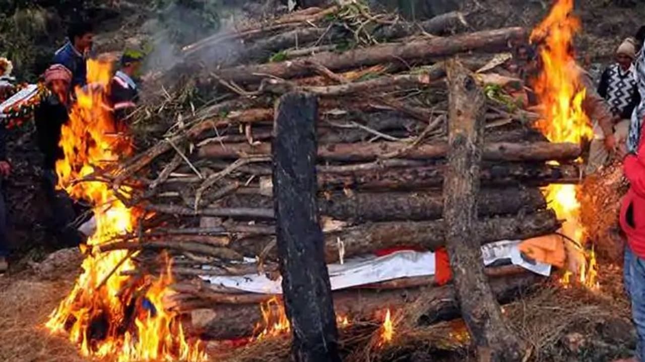 कोरोना वायरस से किसी व्यक्ति की मृत्यु हुई, तो क्या उसके शव से भी वायरस फैलने का खतरा है? कोरोना वायरस से किसी व्यक्ति की मृत्यु हुई, तो क्या उसके शव से भी वायरस फैलने का खतरा है?