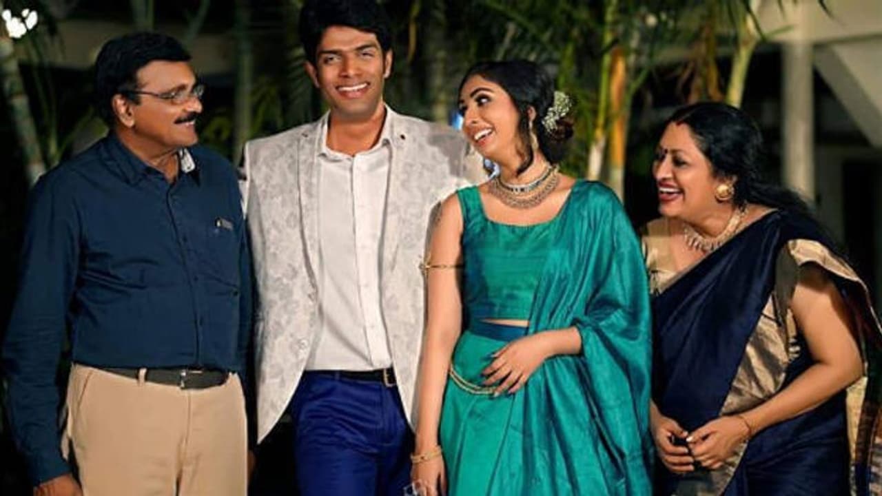 கோரோனோ பீதியால் தள்ளிப்போன நடிகையின் திருமணம்! கோரோனோ பீதியால் தள்ளிப்போன நடிகையின் திருமணம்!