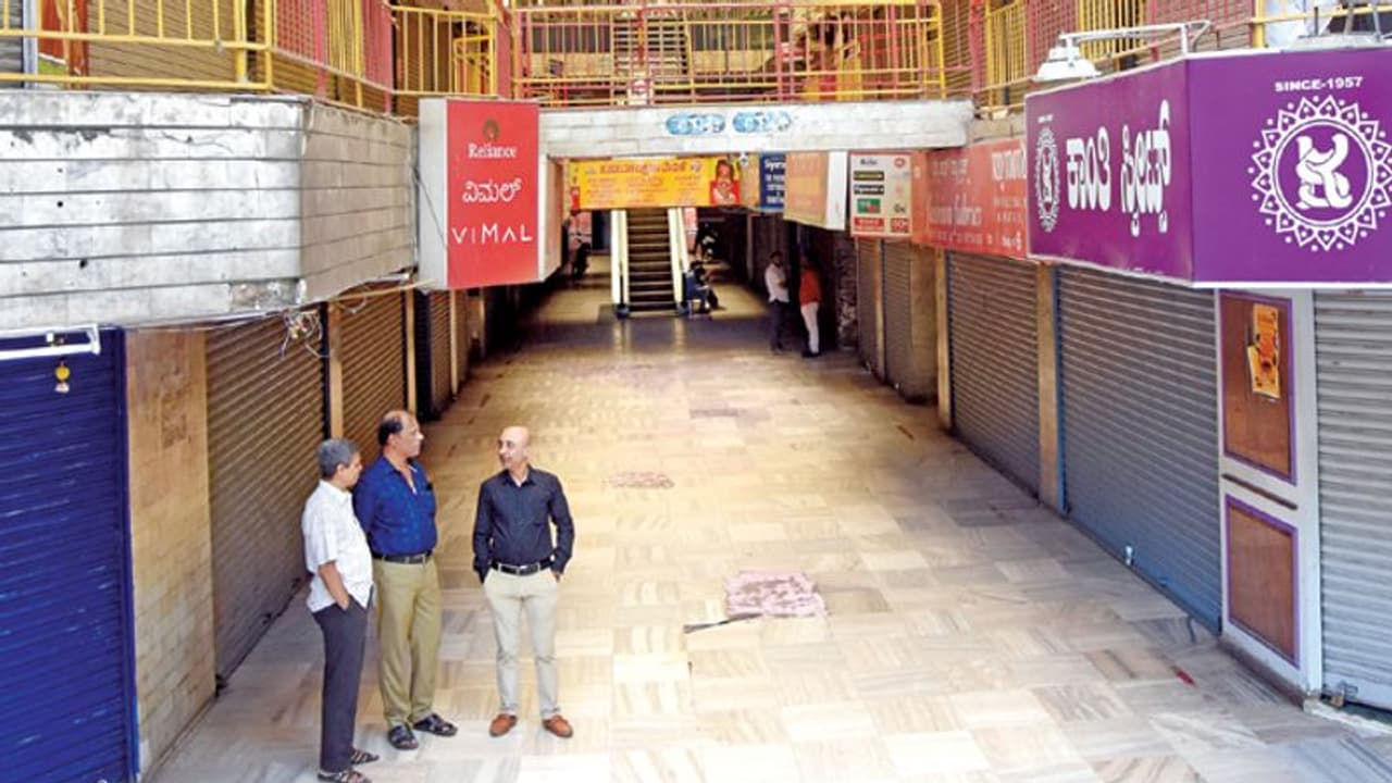 ಸಂಪೂರ್ಣ ಬೆಂಗಳೂರು ಖಾಲಿ ಖಾಲಿ! ಎಲ್ಲವೂ ಬಂದ್ ಸಂಪೂರ್ಣ ಬೆಂಗಳೂರು ಖಾಲಿ ಖಾಲಿ! ಎಲ್ಲವೂ ಬಂದ್