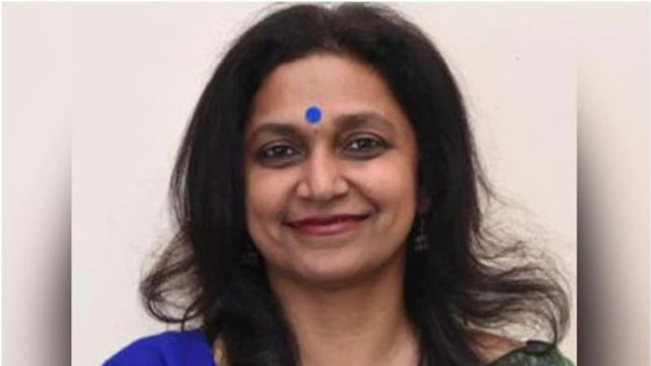 ഇന്ത്യന്‍ വേഷം ധരിച്ചെത്തിയ യുവതിയെ വിലക്കി ദില്ലിയിലെ റെസ്റ്റോറന്‍റ്