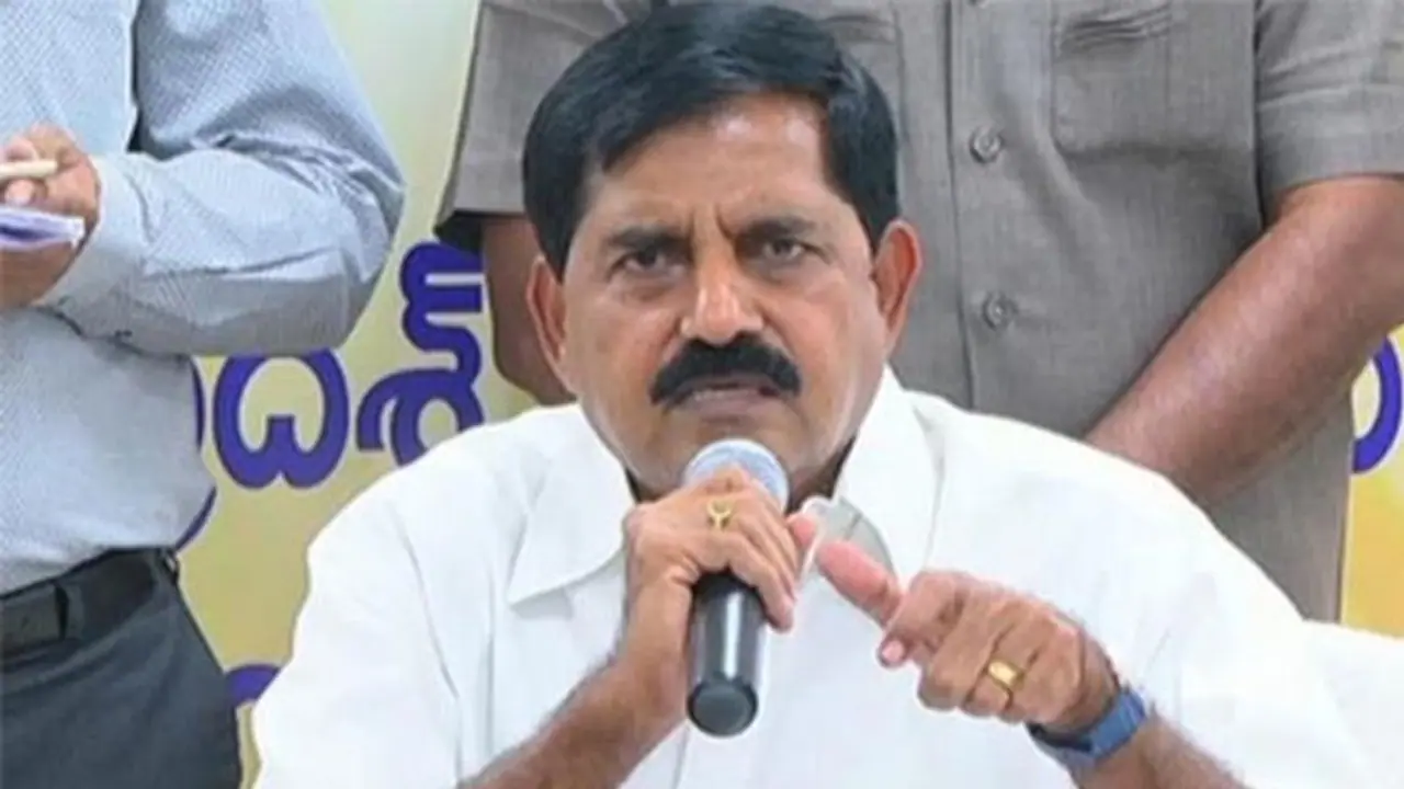 బీజేపీ అభ్యర్ధులకు ఏం కానివ్వను, ఏమైనా జరిగితే రాజీనామా : ఆదినారాయణ రెడ్డి బీజేపీ అభ్యర్ధులకు ఏం కానివ్వను, ఏమైనా జరిగితే రాజీనామా : ఆదినారాయణ రెడ్డి