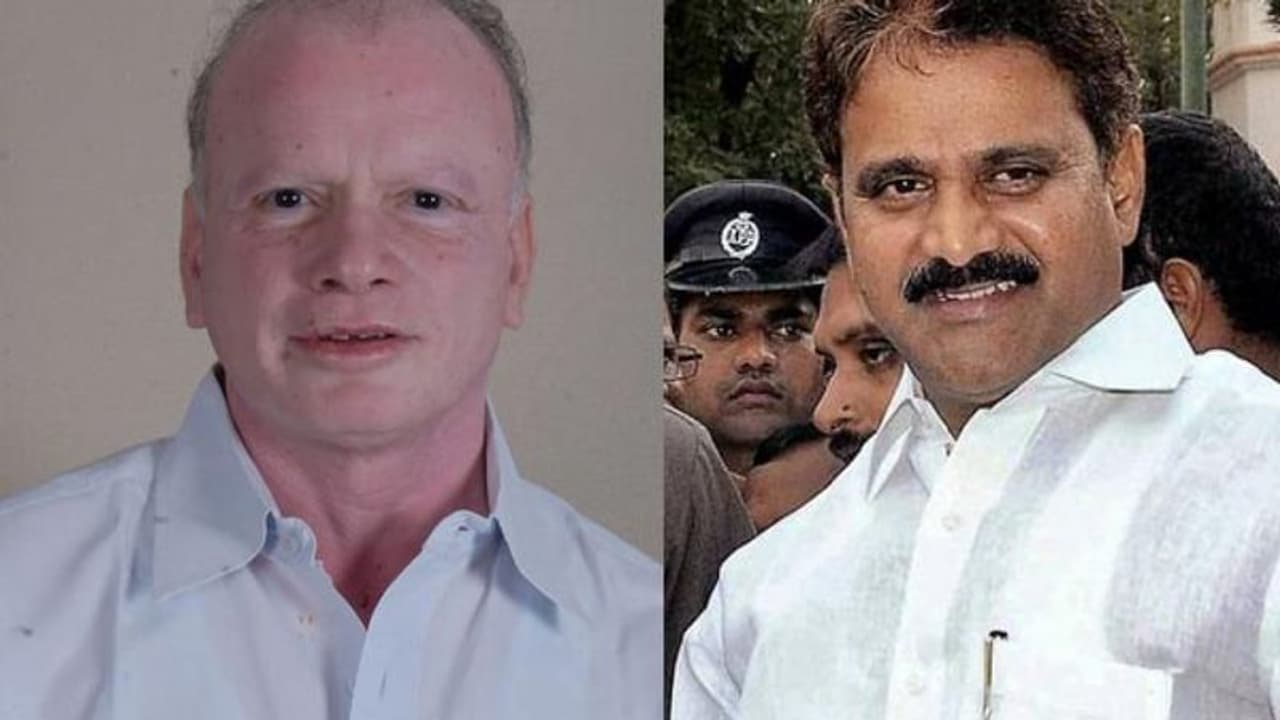 పిల్లి, మోపిదేవిల రాజీనామాల ఆమోదం: 2 ఎమ్మెల్సీలు ఖాళీ అంటూ నోటిఫికేషన్ పిల్లి, మోపిదేవిల రాజీనామాల ఆమోదం: 2 ఎమ్మెల్సీలు ఖాళీ అంటూ నోటిఫికేషన్