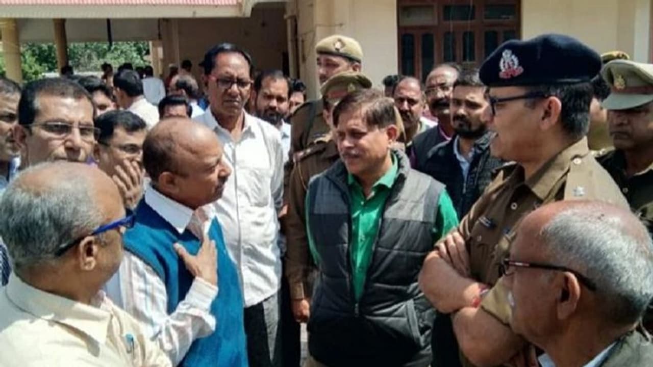 डकैतों से लड़ गए पति पत्नी, ऐसे हुआ गिरोह का भंडाफोड़ डकैतों से लड़ गए पति पत्नी, ऐसे हुआ गिरोह का भंडाफोड़