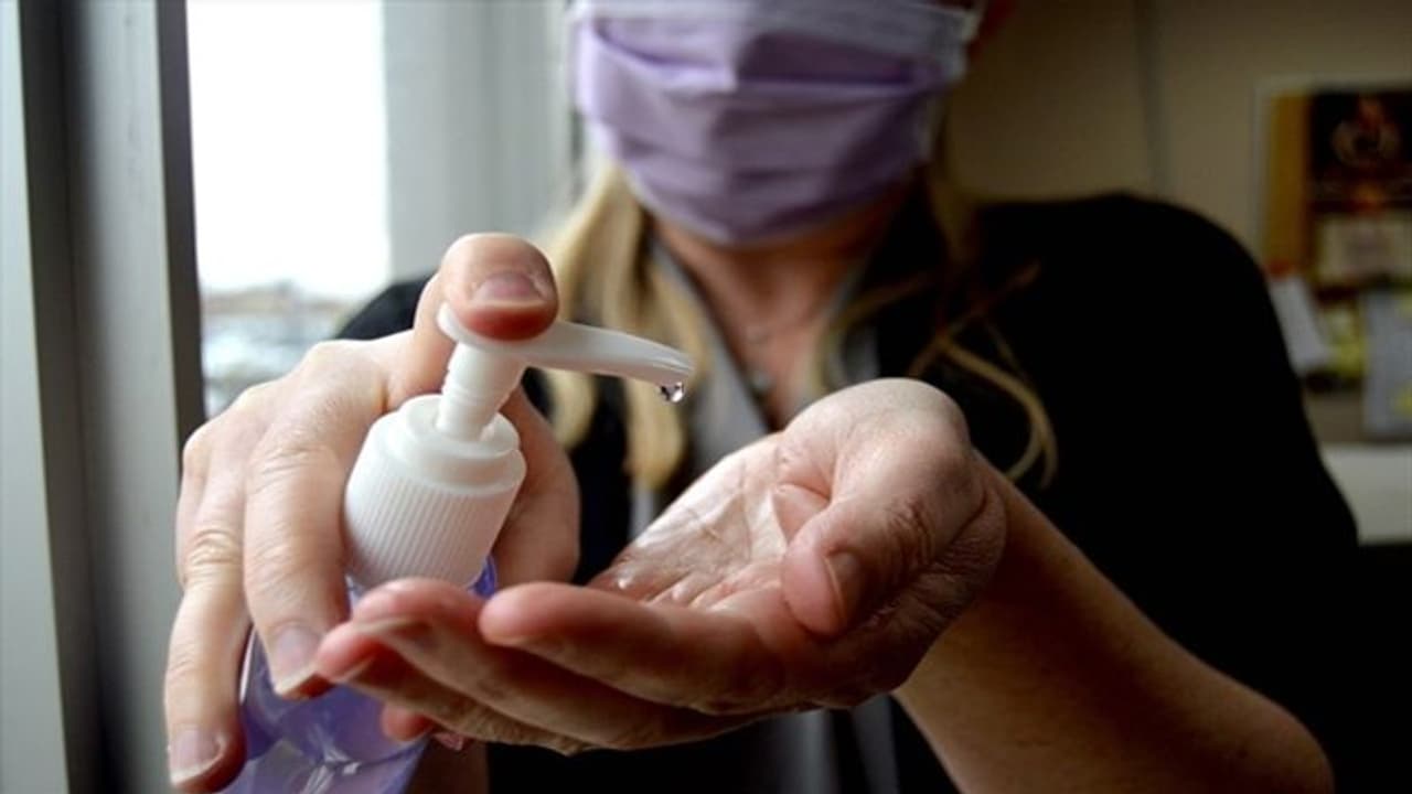 ಕೊರೋನಾ ಭೀತಿ: ಮಡಿಕೇರಿಯಲ್ಲಿ 159 ಮಂದಿಗೆ ಗೃಹ ದಿಗ್ಬಂಧನ ಕೊರೋನಾ ಭೀತಿ: ಮಡಿಕೇರಿಯಲ್ಲಿ 159 ಮಂದಿಗೆ ಗೃಹ ದಿಗ್ಬಂಧನ