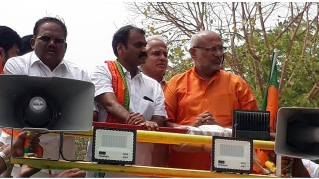 மு.க.ஸ்டாலின் வெளியே நடமாட முடியாது... எல்.முருகன் ஆவேசம்..! மு.க.ஸ்டாலின் வெளியே நடமாட முடியாது... எல்.முருகன் ஆவேசம்..!