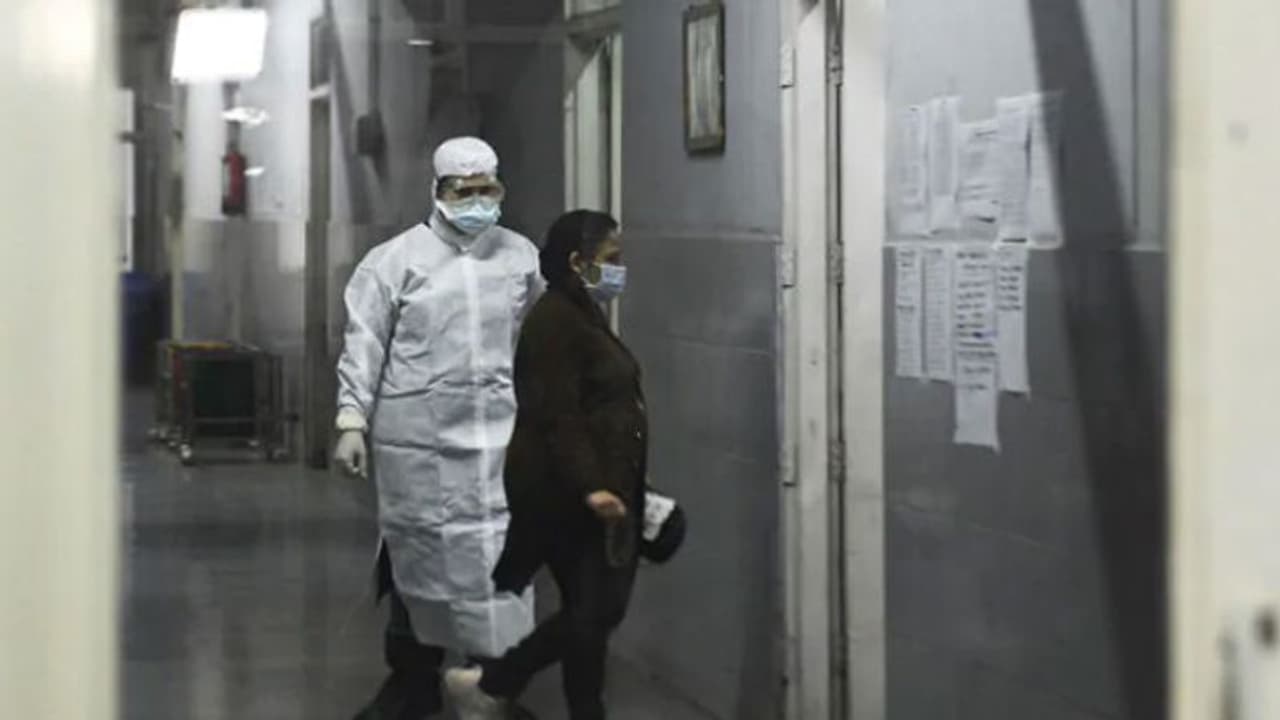 കൊവിഡ് 19; 'ദില്ലിയില് മരിച്ച സ്ത്രീയുടെ മകന് ആദ്യം ലക്ഷണങ്ങള് കാണിച്ചില്ല...' കൊവിഡ് 19; 'ദില്ലിയില് മരിച്ച സ്ത്രീയുടെ മകന് ആദ്യം ലക്ഷണങ്ങള് കാണിച്ചില്ല...'