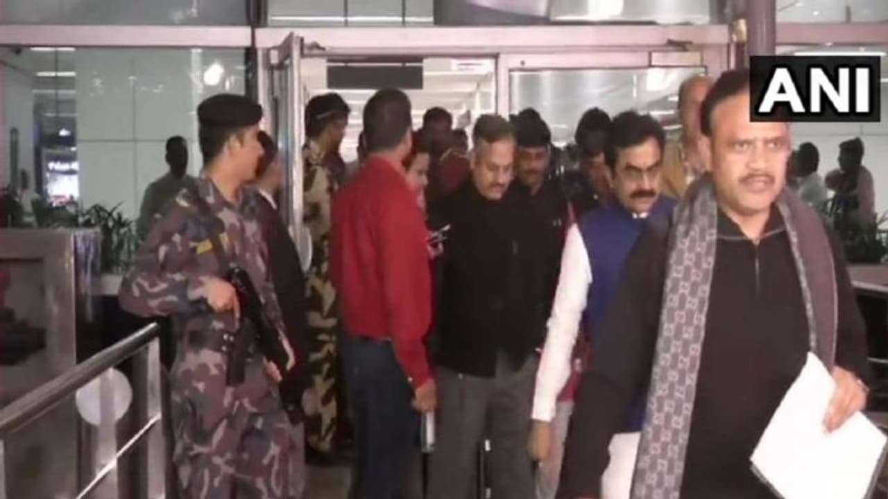 फ्लोर टेस्ट से पहले दिल्ली से रवाना हुए भाजपा विधायक, स्पेशल प्लेन से आएंगे भोपाल फ्लोर टेस्ट से पहले दिल्ली से रवाना हुए भाजपा विधायक, स्पेशल प्लेन से आएंगे भोपाल