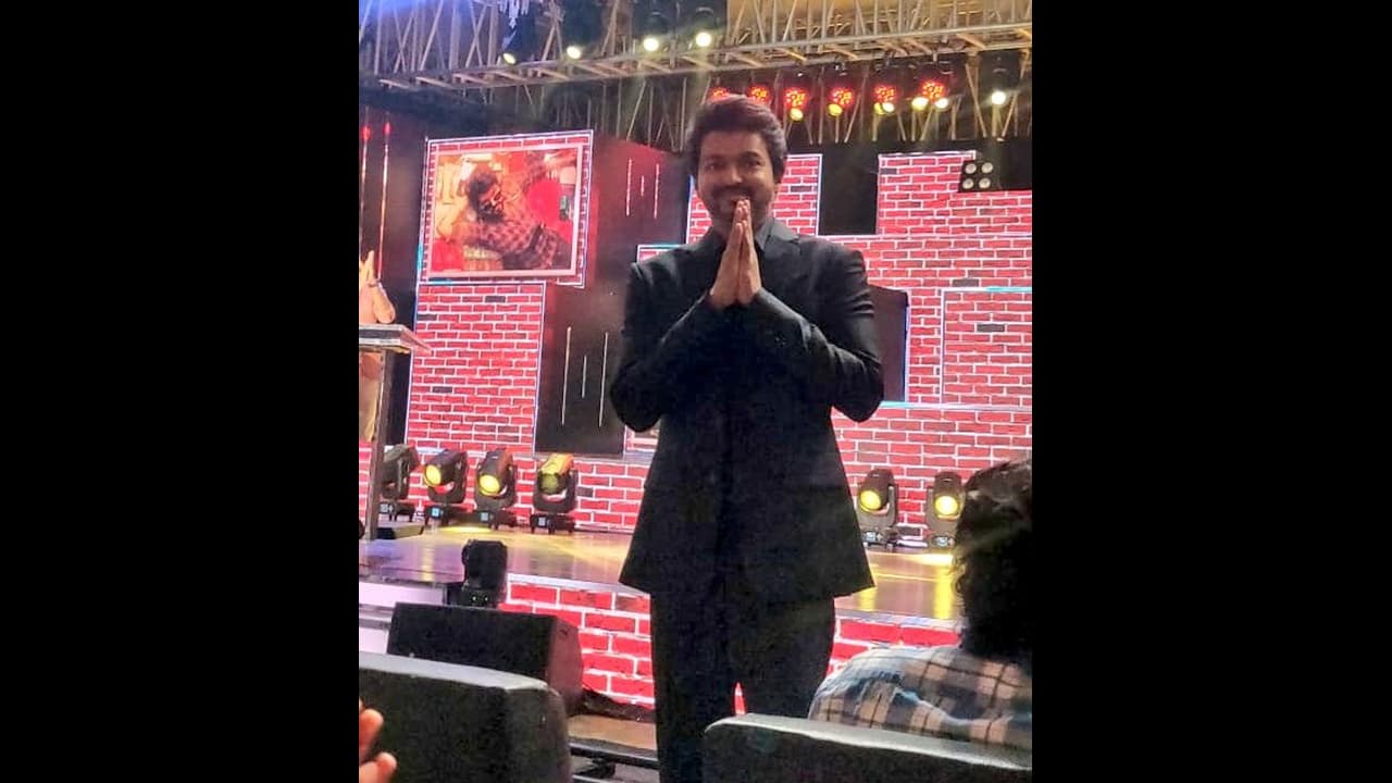 மக்களுக்கு தேவையானதை சட்டமாக்க வேண்டும்... அதற்குள் அடைக்க கூடாது... சிஏஏவை தாறுமாறாக விமர்சித்த விஜய்...! மக்களுக்கு தேவையானதை சட்டமாக்க வேண்டும்... அதற்குள் அடைக்க கூடாது... சிஏஏவை தாறுமாறாக விமர்சித்த விஜய்...!