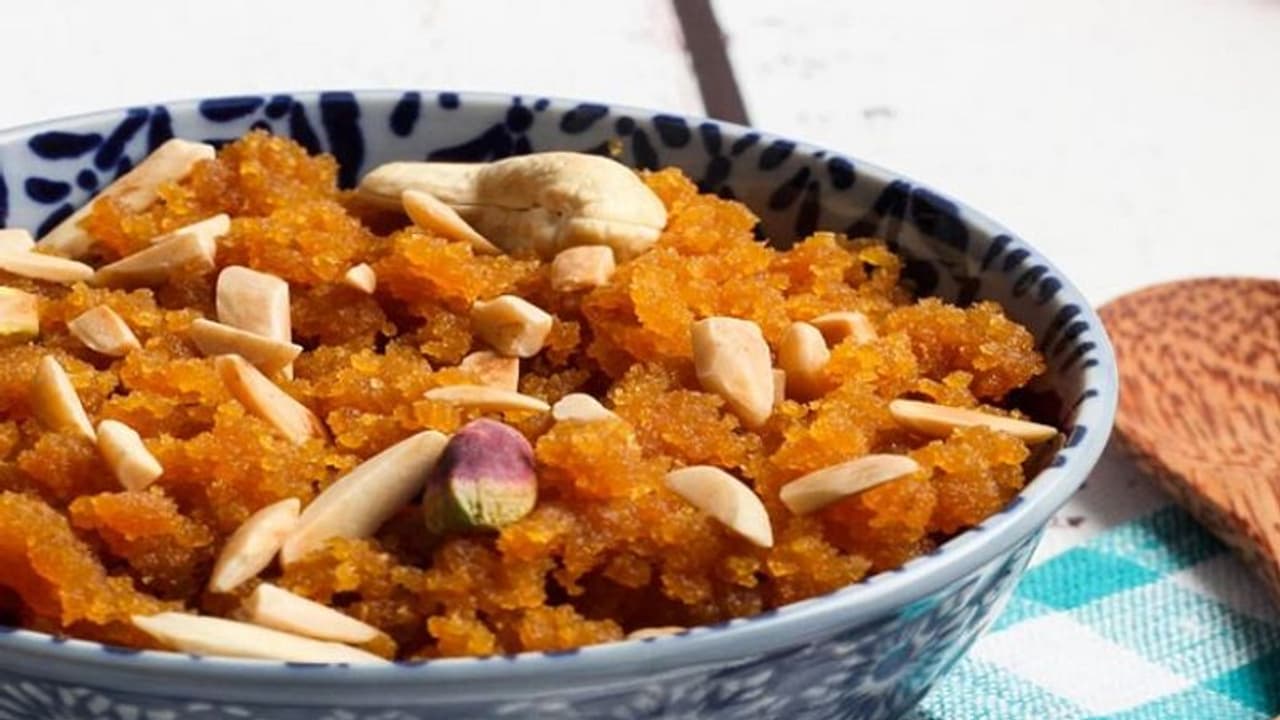 खास मौकों पर बनाएं मिक्स दाल हलवा, जानें इसकी रेसिपी खास मौकों पर बनाएं मिक्स दाल हलवा, जानें इसकी रेसिपी