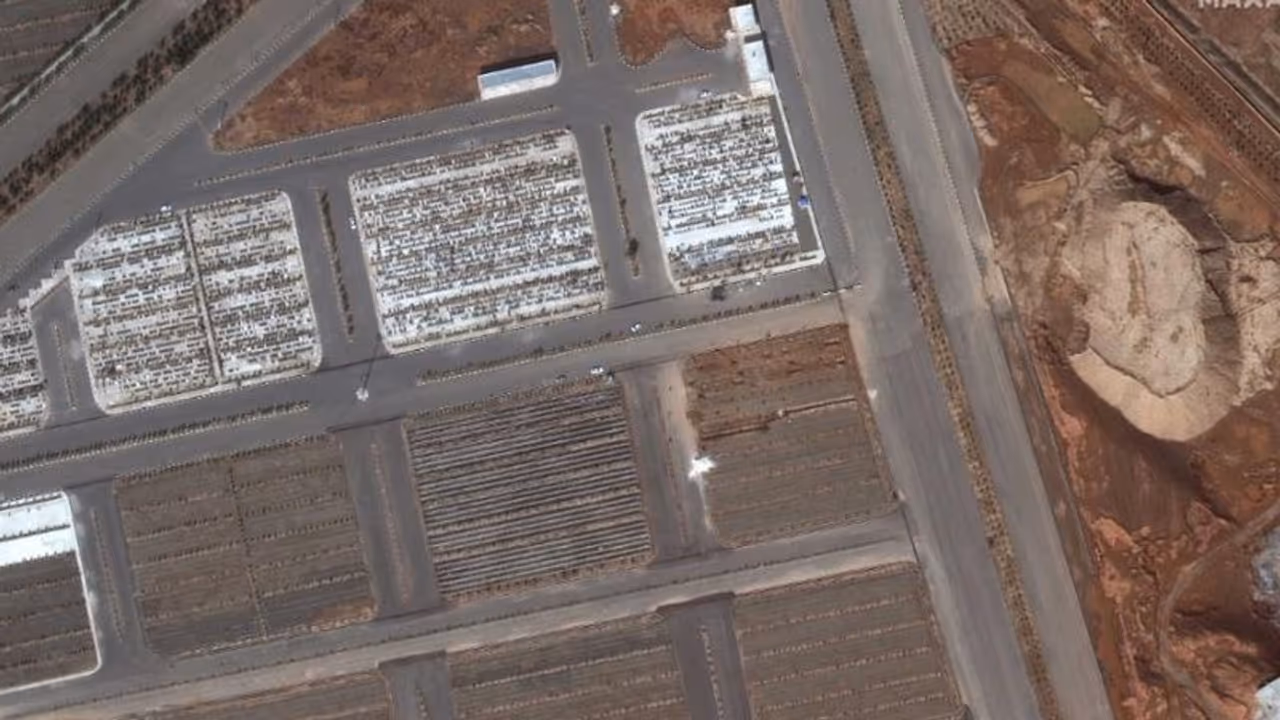 കൊവിഡ് ബാധിച്ചു മരിച്ചവരുടെ 'ശവപ്പറമ്പ്': ഇറാനില് നിന്നുള്ള ഉപഗ്രഹ ചിത്രം പറയുന്നത്.! കൊവിഡ് ബാധിച്ചു മരിച്ചവരുടെ 'ശവപ്പറമ്പ്': ഇറാനില് നിന്നുള്ള ഉപഗ്രഹ ചിത്രം പറയുന്നത്.!