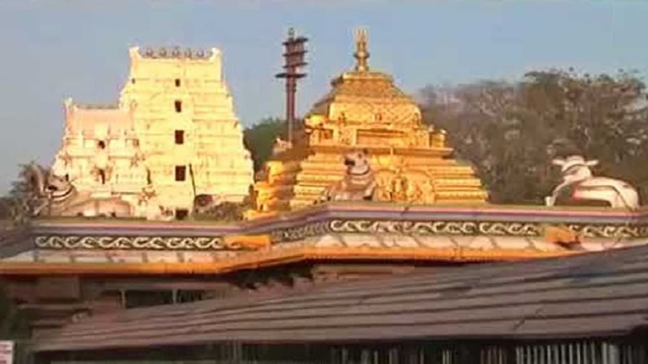 'ಮಲ್ಲಿಕಾರ್ಜುನ ಸ್ವಾಮಿಗೂ ಕೊರೋನಾ ಕಾಟ: ಶ್ರೀಶೈಲಕ್ಕೆ ಹೋಗಬೇಡಿ' 'ಮಲ್ಲಿಕಾರ್ಜುನ ಸ್ವಾಮಿಗೂ ಕೊರೋನಾ ಕಾಟ: ಶ್ರೀಶೈಲಕ್ಕೆ ಹೋಗಬೇಡಿ'