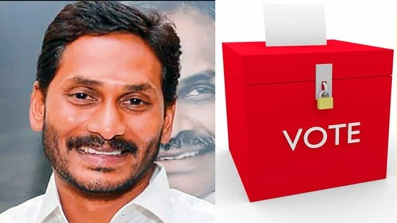 ఏపీ స్థానిక సంస్థల రగడ: సుప్రీంకోర్టులో పిటిషన్... రేపు విచారణ! ఏపీ స్థానిక సంస్థల రగడ: సుప్రీంకోర్టులో పిటిషన్... రేపు విచారణ!