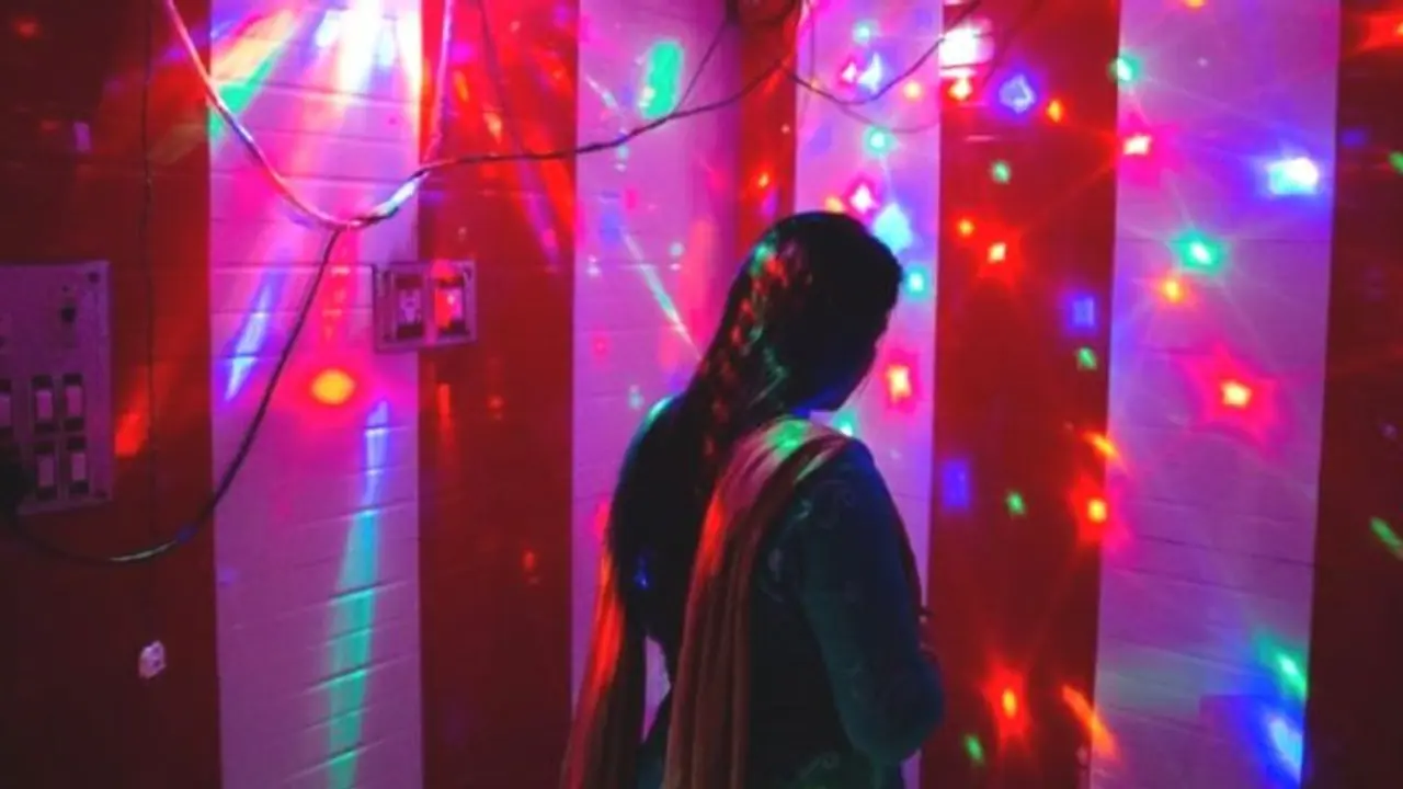 করোনায় আক্রান্ত গ্রাহক, আতঙ্কে বিছানা বয়কটে নিষিদ্ধপল্লীর মেয়েরা করোনায় আক্রান্ত গ্রাহক, আতঙ্কে বিছানা বয়কটে নিষিদ্ধপল্লীর মেয়েরা