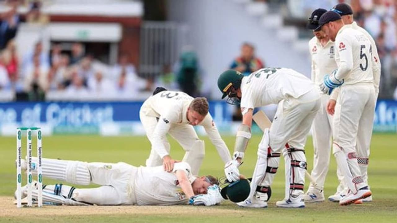 స్మిత్ తలను తాకిన బంతి.. హ్యూస్ గుర్తొచ్చాడన్న వార్నర్ స్మిత్ తలను తాకిన బంతి.. హ్యూస్ గుర్తొచ్చాడన్న వార్నర్