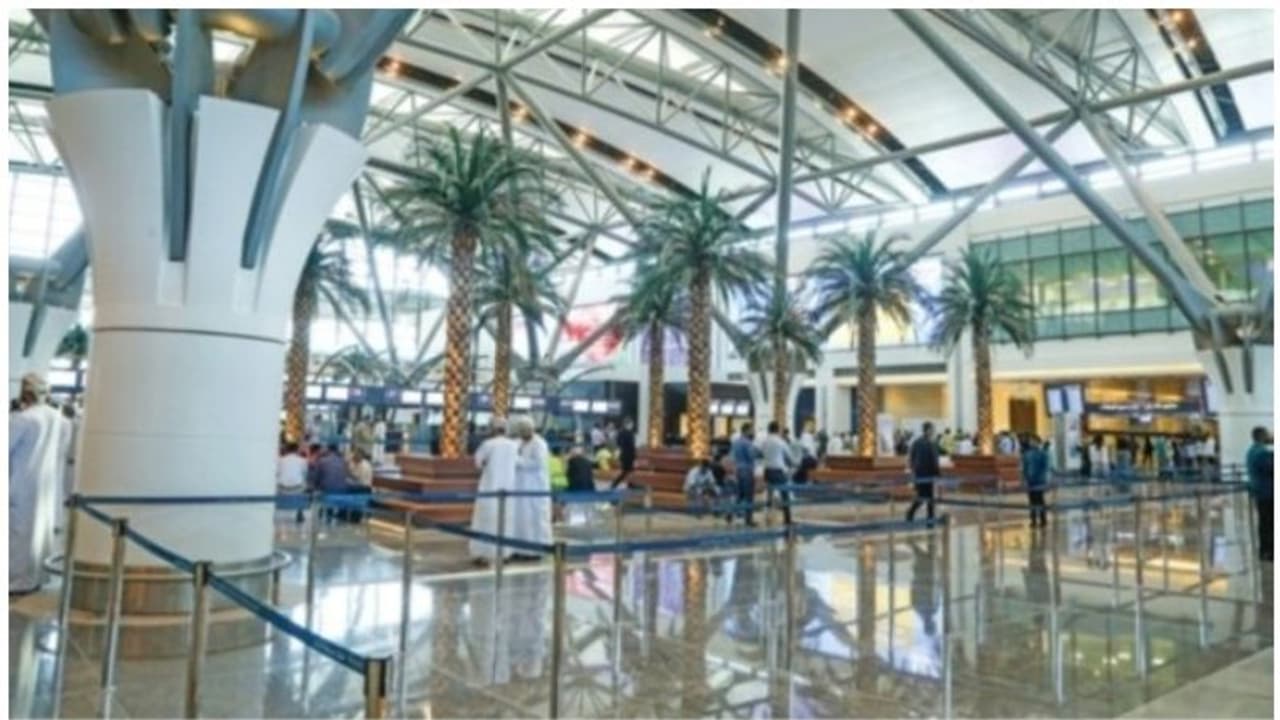 ടൂറിസ്റ്റുകള് എത്രയും വേഗം രാജ്യം വിടണമെന്ന് ഒമാന് ടൂറിസ്റ്റുകള് എത്രയും വേഗം രാജ്യം വിടണമെന്ന് ഒമാന്