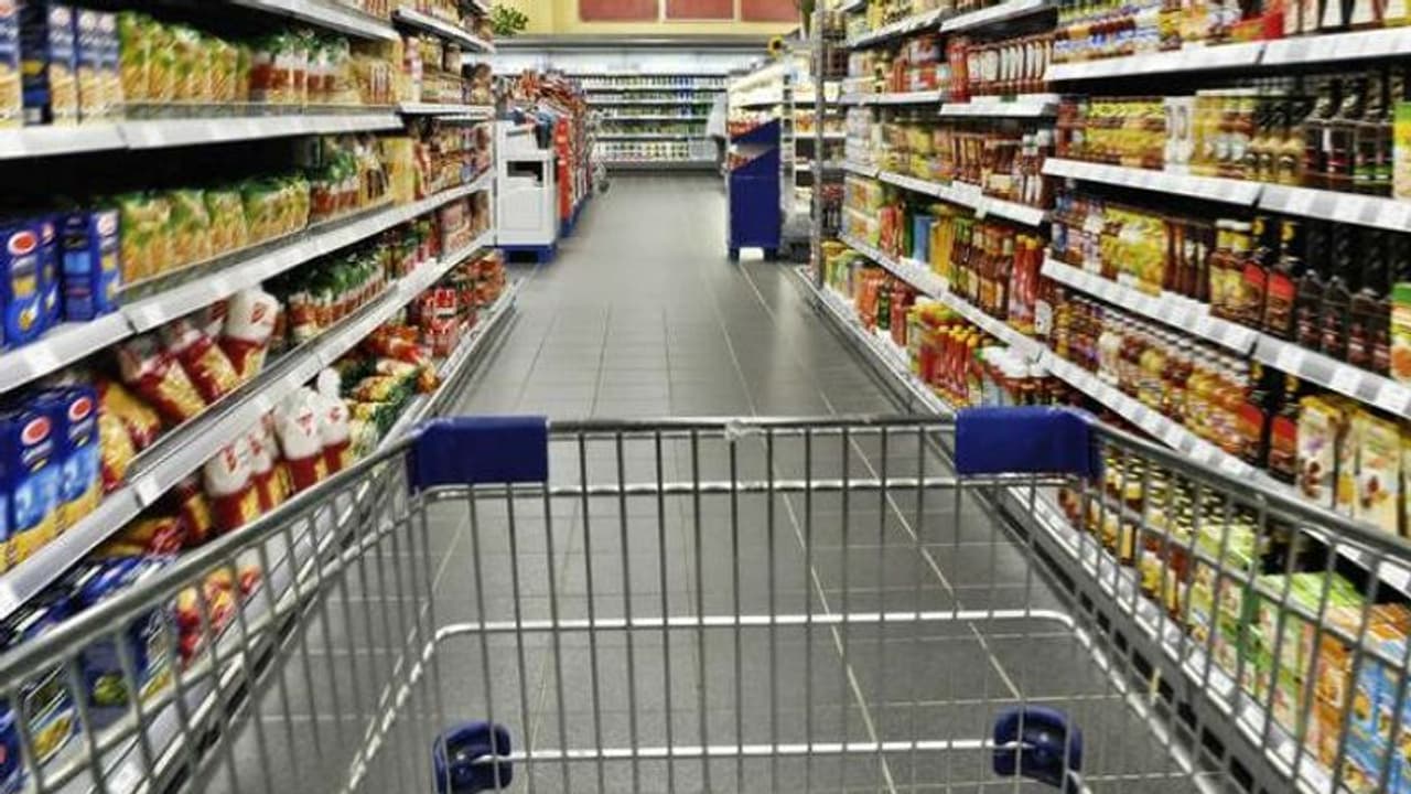 കൊവിഡ് 19; സൂപ്പര്മാര്ക്കറ്റുകളില് പോയി ക്യൂ നില്ക്കല്ലേ, പകരം ചെയ്യാവുന്നത്... കൊവിഡ് 19; സൂപ്പര്മാര്ക്കറ്റുകളില് പോയി ക്യൂ നില്ക്കല്ലേ, പകരം ചെയ്യാവുന്നത്...