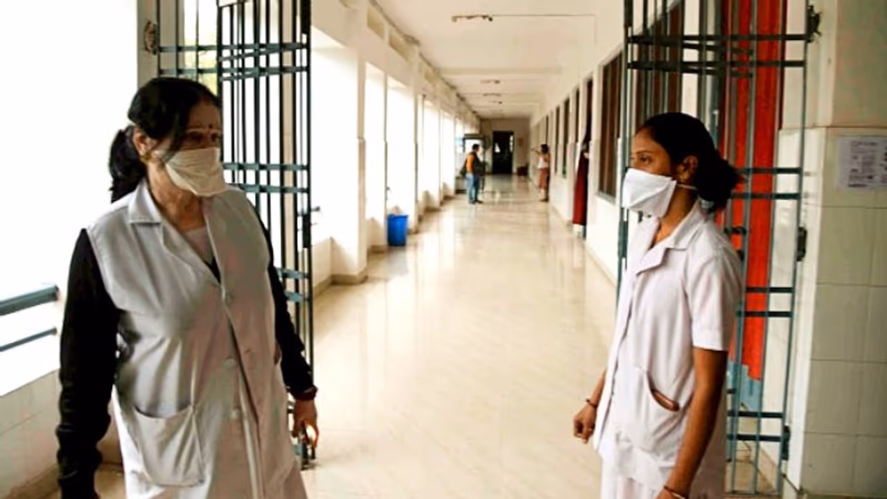 ಕೊರೋನಾ ಐಸೋಲೇಶನ್ ವಾರ್ಡ್ ತೆರೆಯಲು ಸ್ಥಳೀಯರ ವಿರೋಧ ಕೊರೋನಾ ಐಸೋಲೇಶನ್ ವಾರ್ಡ್ ತೆರೆಯಲು ಸ್ಥಳೀಯರ ವಿರೋಧ