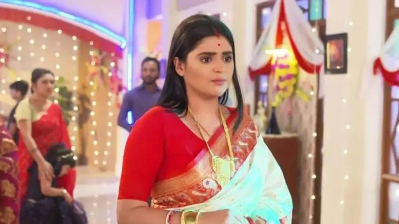 বাহুবলীর রানির সঙ্গে তুলনা শ্রীতমার, বিয়েবাড়িতে নজর কেড়ে ভাইরাল ছোটপর্দার মহুয়া