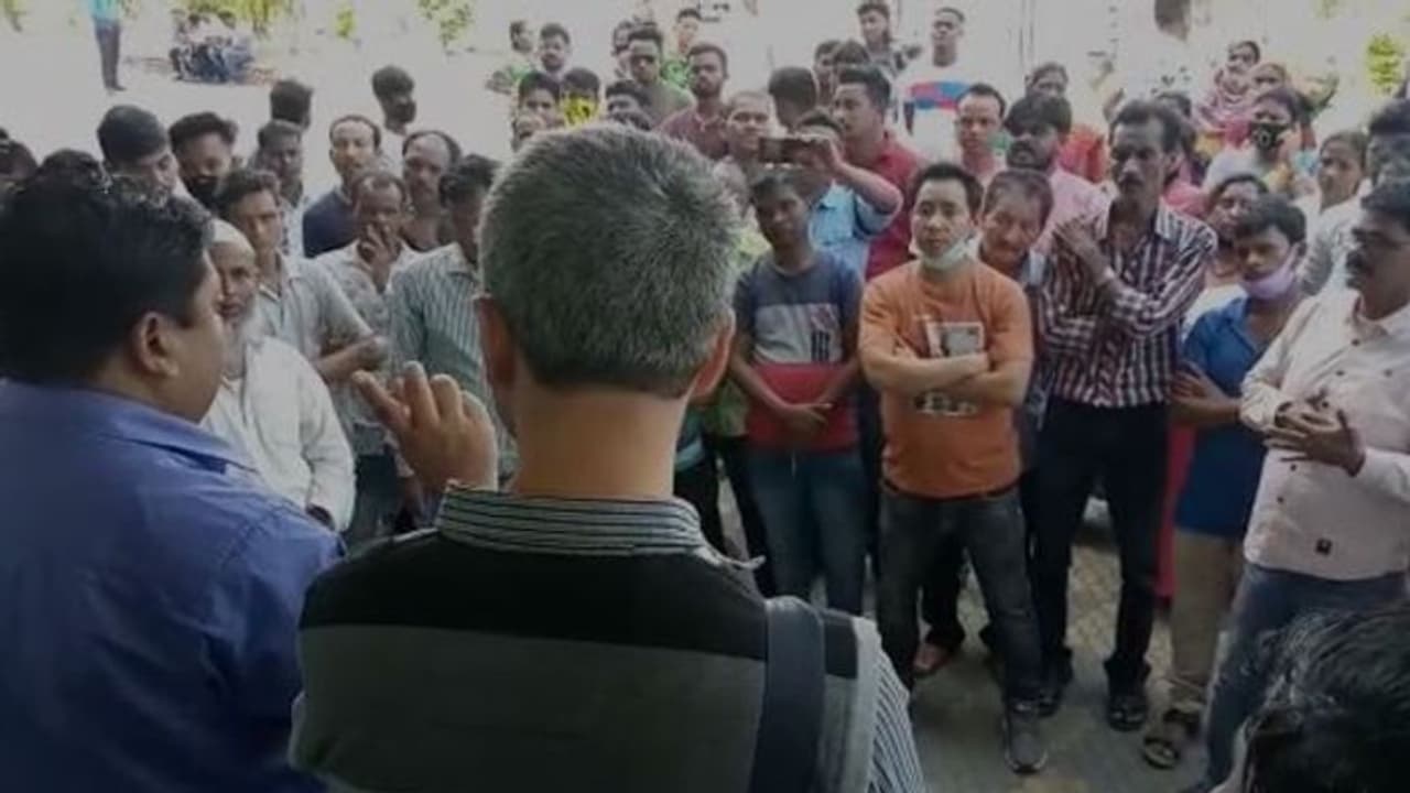 শিক্ষালয়ের ১০০ মিটারের মধ্যে আইসোলেশন ওয়ার্ড, শিলিগুড়িতে গ্রামবাসীদের বিক্ষোভ শিক্ষালয়ের ১০০ মিটারের মধ্যে আইসোলেশন ওয়ার্ড, শিলিগুড়িতে গ্রামবাসীদের বিক্ষোভ