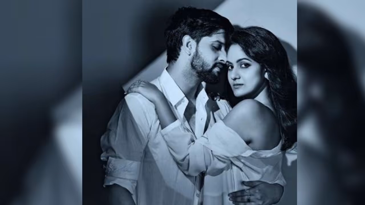 আদরে সোহাগে মাখামাখি রোম্যান্স, বিয়ের পর প্রথমবার একসঙ্গে 'তৃনীল' জুটি আদরে সোহাগে মাখামাখি রোম্যান্স, বিয়ের পর প্রথমবার একসঙ্গে 'তৃনীল' জুটি