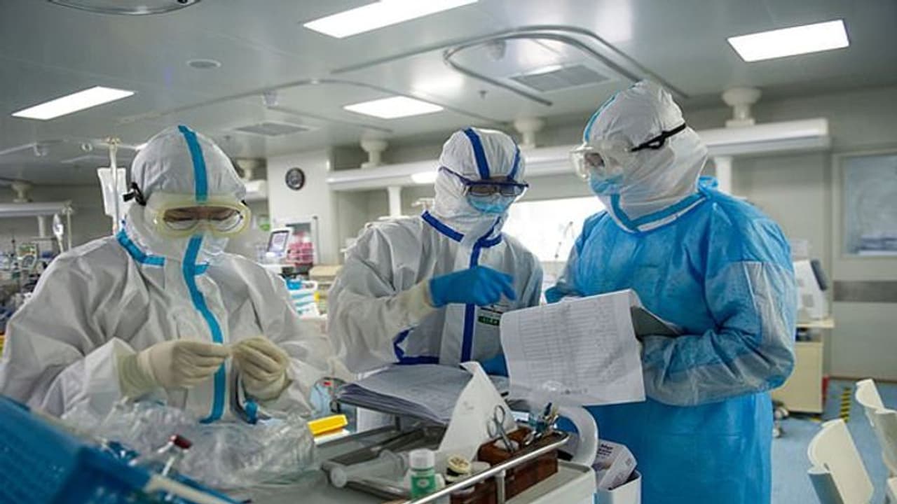 ക്വാറന്റൈനില് നിന്ന് ചാടിപ്പോയ ഐപിഎസ് ഉദ്യോഗസ്ഥനെയും ഭാര്യയെയും പിടികൂടി ആശുപത്രിയിലാക്കി ക്വാറന്റൈനില് നിന്ന് ചാടിപ്പോയ ഐപിഎസ് ഉദ്യോഗസ്ഥനെയും ഭാര്യയെയും പിടികൂടി ആശുപത്രിയിലാക്കി