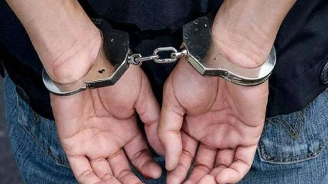 കൊവിഡ് നിരീക്ഷണ വിലക്ക് ലംഘിച്ച നാല് പേരും വ്യാജ വാർത്ത പ്രചരിപ്പിച്ച രണ്ട് പേരും വയനാട്ടിൽ അറസ്റ്റിൽ കൊവിഡ് നിരീക്ഷണ വിലക്ക് ലംഘിച്ച നാല് പേരും വ്യാജ വാർത്ത പ്രചരിപ്പിച്ച രണ്ട് പേരും വയനാട്ടിൽ അറസ്റ്റിൽ