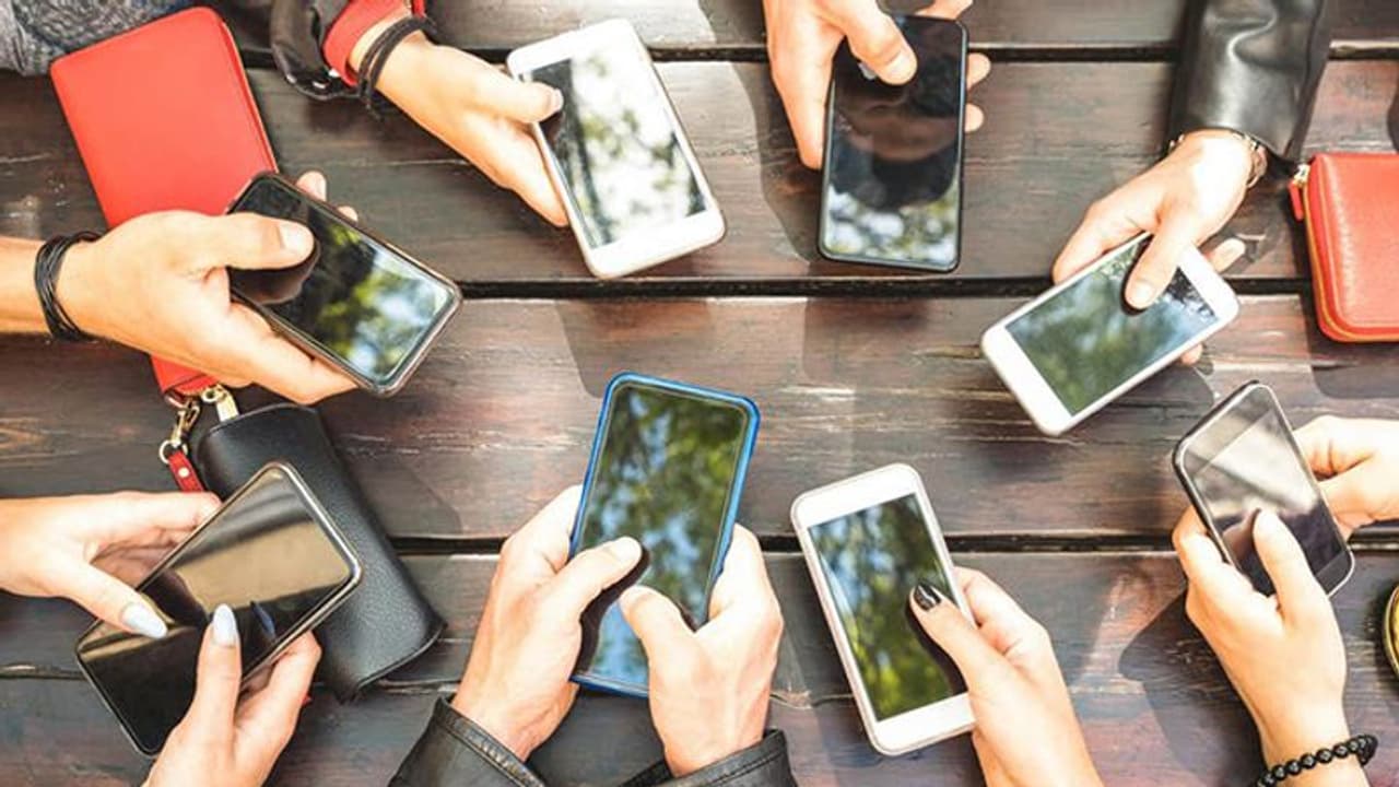 கொரோனாவை கண்டு பயப்படாதீங்க.. இலவச ஹெல்ப்லைன் எண்கள், ஈமெயில் , வாட்ஸ் அப் எண்.. எப்ப வேணா தொடர்பு கொள்ளுங்க கொரோனாவை கண்டு பயப்படாதீங்க.. இலவச ஹெல்ப்லைன் எண்கள், ஈமெயில் , வாட்ஸ் அப் எண்.. எப்ப வேணா தொடர்பு கொள்ளுங்க