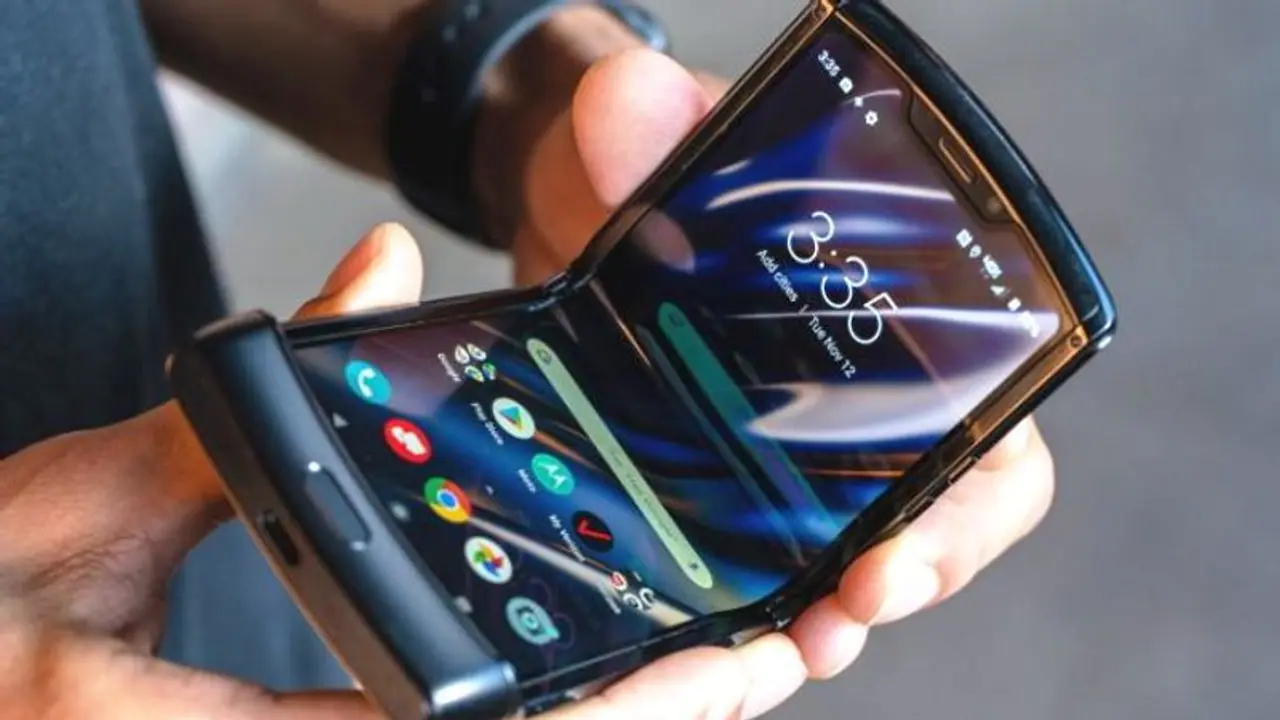 ఎంతోగానో ఎదురు చూస్తున్న మోటోరేజర్ స్మార్ట్ ఫోన్ వచ్చేసింది...ధరెంతంటే.?