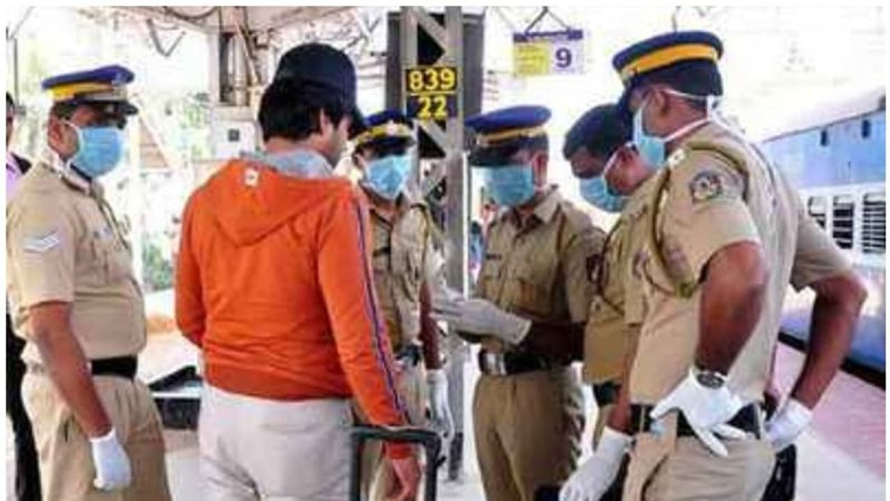 കൊവിഡ് 19: സാമൂഹിക വ്യാപനത്തിനുള്ള സാധ്യത തടയണമെന്ന് ഐഎംഎ; ആശുപത്രികളില് അനാവശ്യ സന്ദര്ശനം പാടില്ല കൊവിഡ് 19: സാമൂഹിക വ്യാപനത്തിനുള്ള സാധ്യത തടയണമെന്ന് ഐഎംഎ; ആശുപത്രികളില് അനാവശ്യ സന്ദര്ശനം പാടില്ല