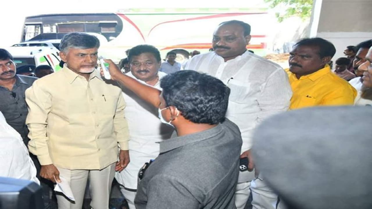 విజృంభిస్తున్న కరోనా మహమ్మారి... చంద్రబాబుకు పరీక్షలు విజృంభిస్తున్న కరోనా మహమ్మారి... చంద్రబాబుకు పరీక్షలు